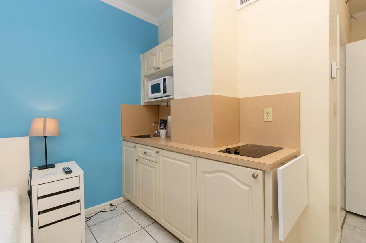 433 Studio Hollywood Beach Dania Beach Exterior photo